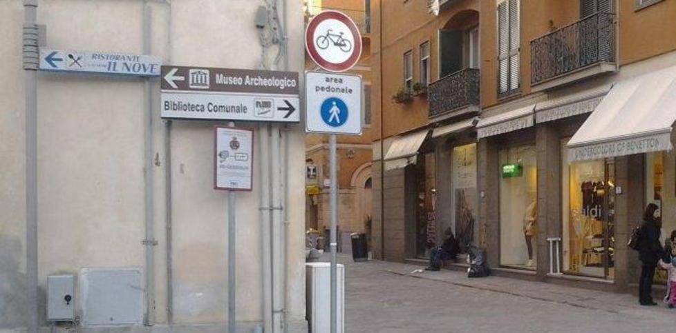 Vietato il corso alle bici, ecco i primi cartelli 