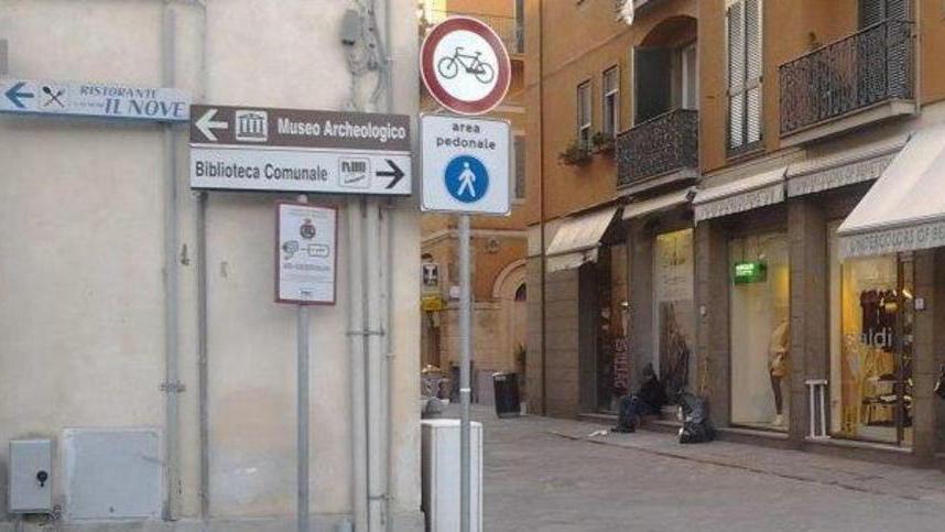 Vietato il corso alle bici, ecco i primi cartelli