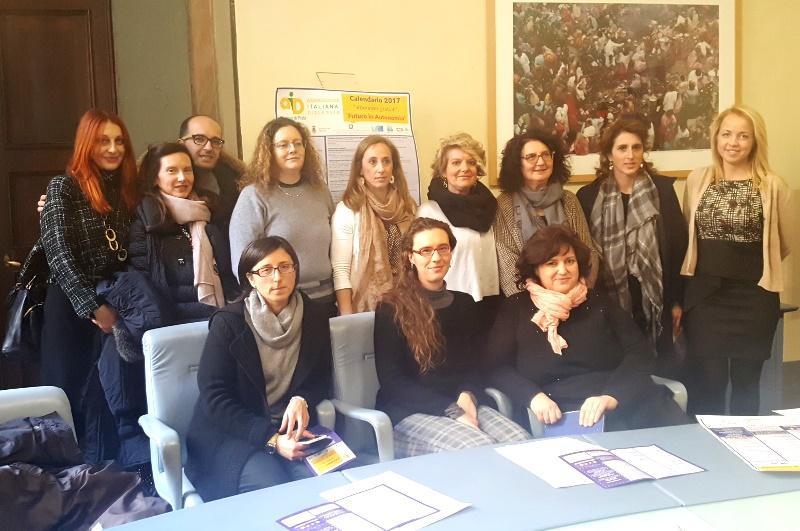 L'assessore Ciambellotti (terza in piedi da destra) insieme allo staff che collabora con l'Aid