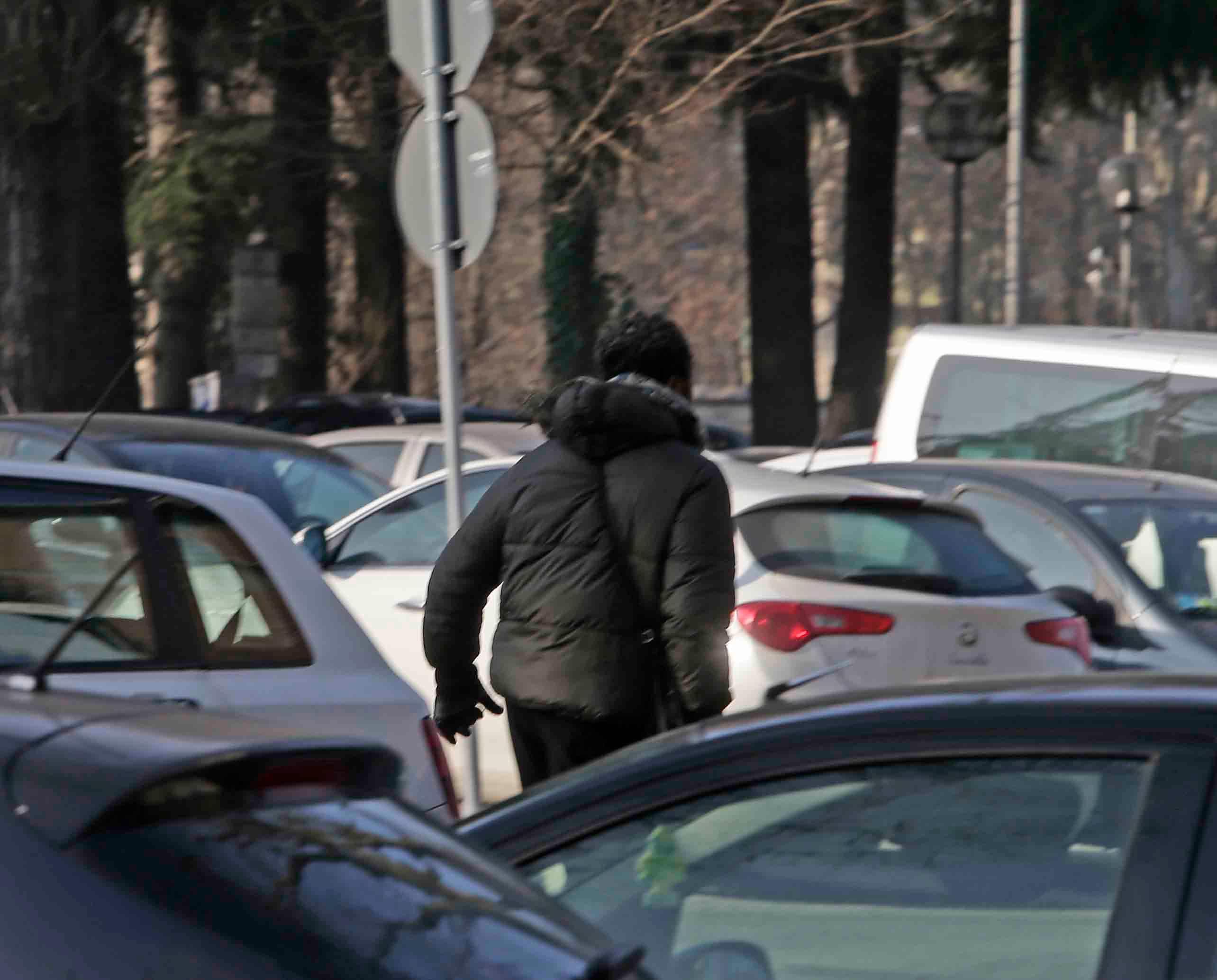 Parcheggi al setaccio, 5 abusivi fermati davanti all'ospedale 