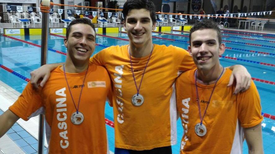 I fratelli Moni fanno i “delfini” a Genova