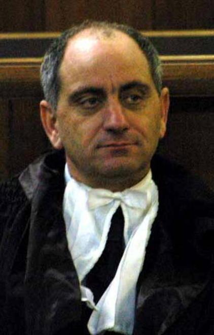 Minacce al commercialista pittore finisce sotto processo