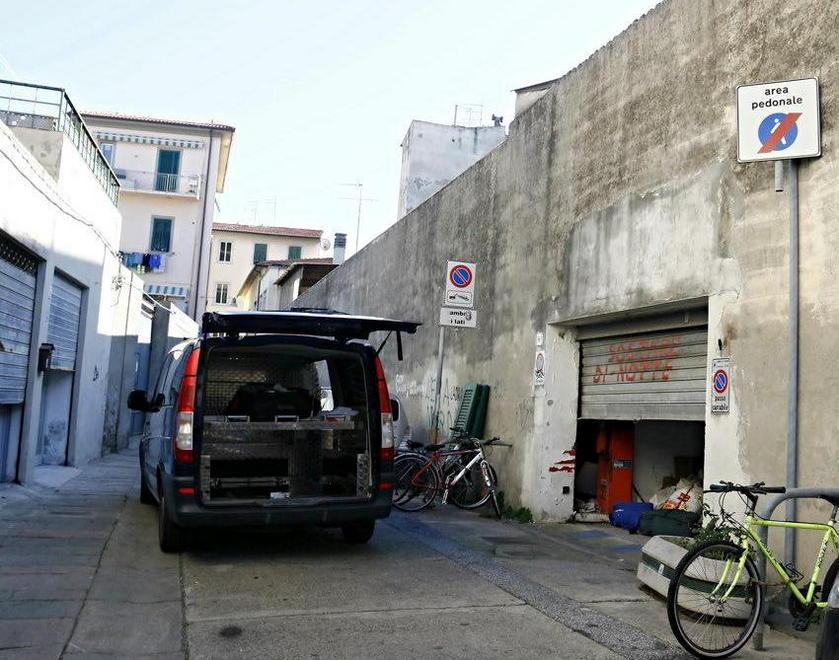 Trovato morto in un garage a 41 anni