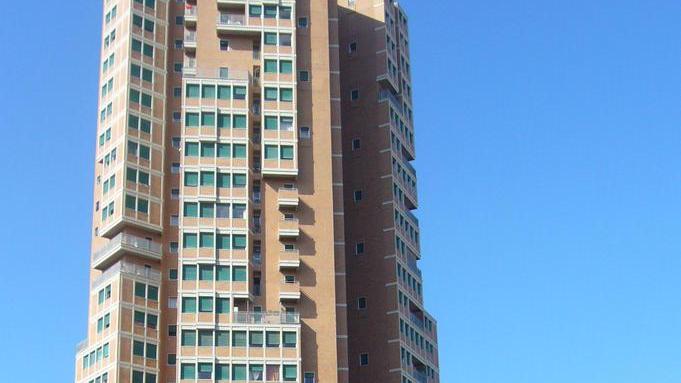 Fabbricotti, sos dal grattacielo: 185 famiglie non sanno dove posteggiare e collezionano multe
