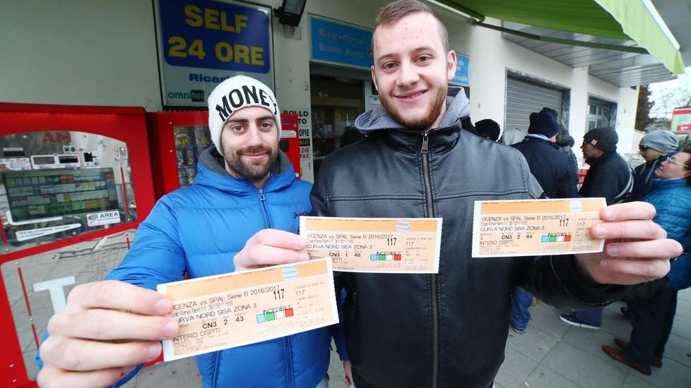 Tifosi in fila per i biglietti Fede messa a dura prova