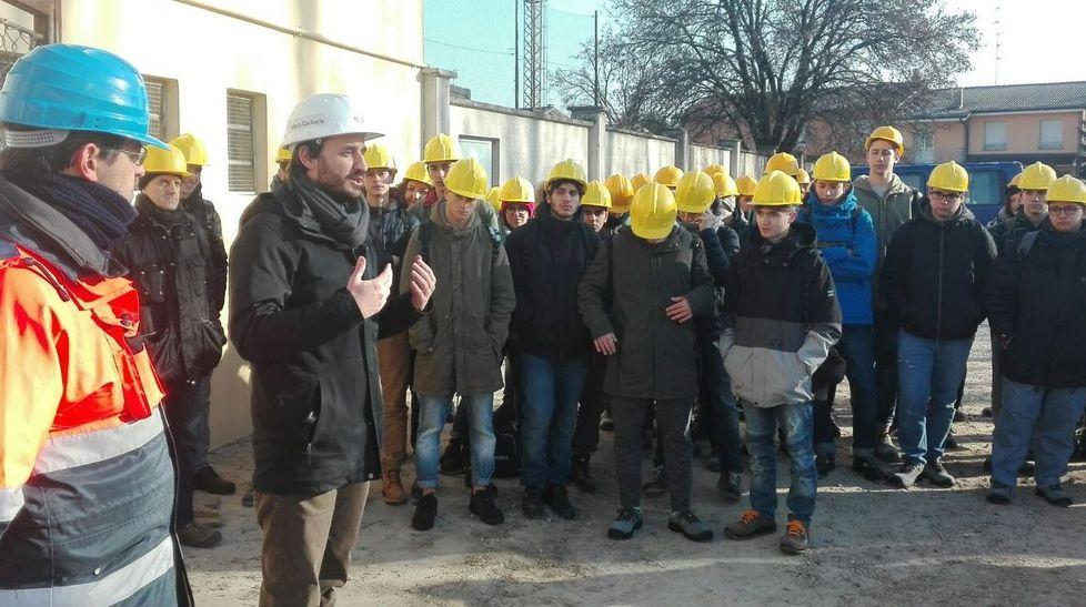 A lezione nel cantiere del nuovo Centro danza 