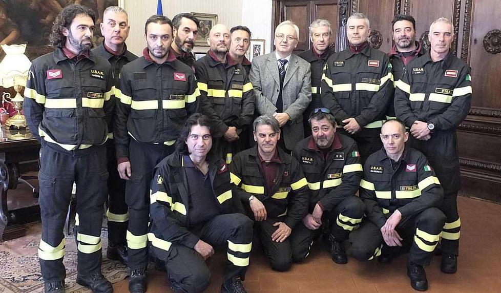 La squadra dell'unità Usar col prefetto Visconti