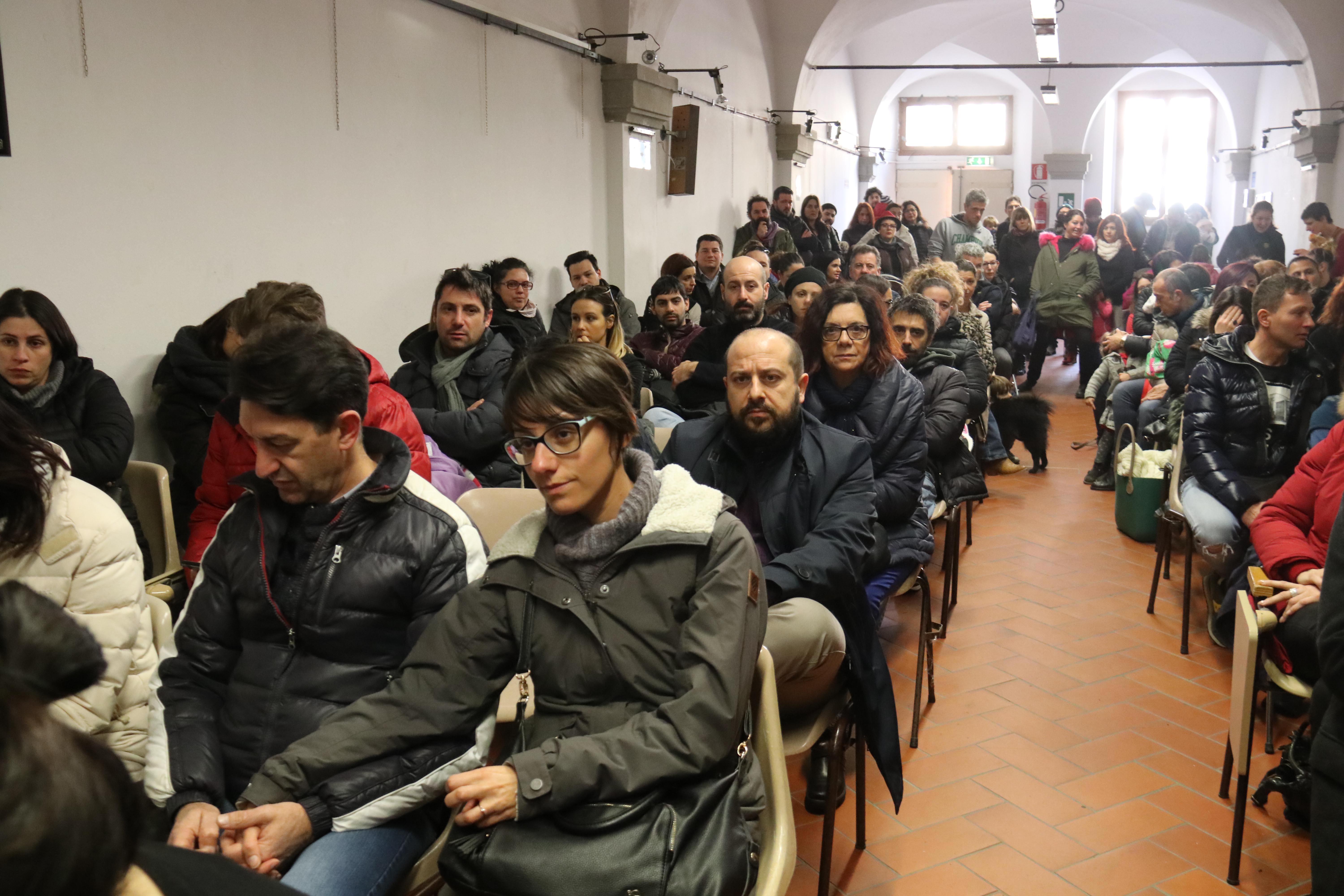 L'affollata riunione nell'ex circoscrizione 2 del Comitato per la libera scelta sulle vaccinazioni (Pentafoto)