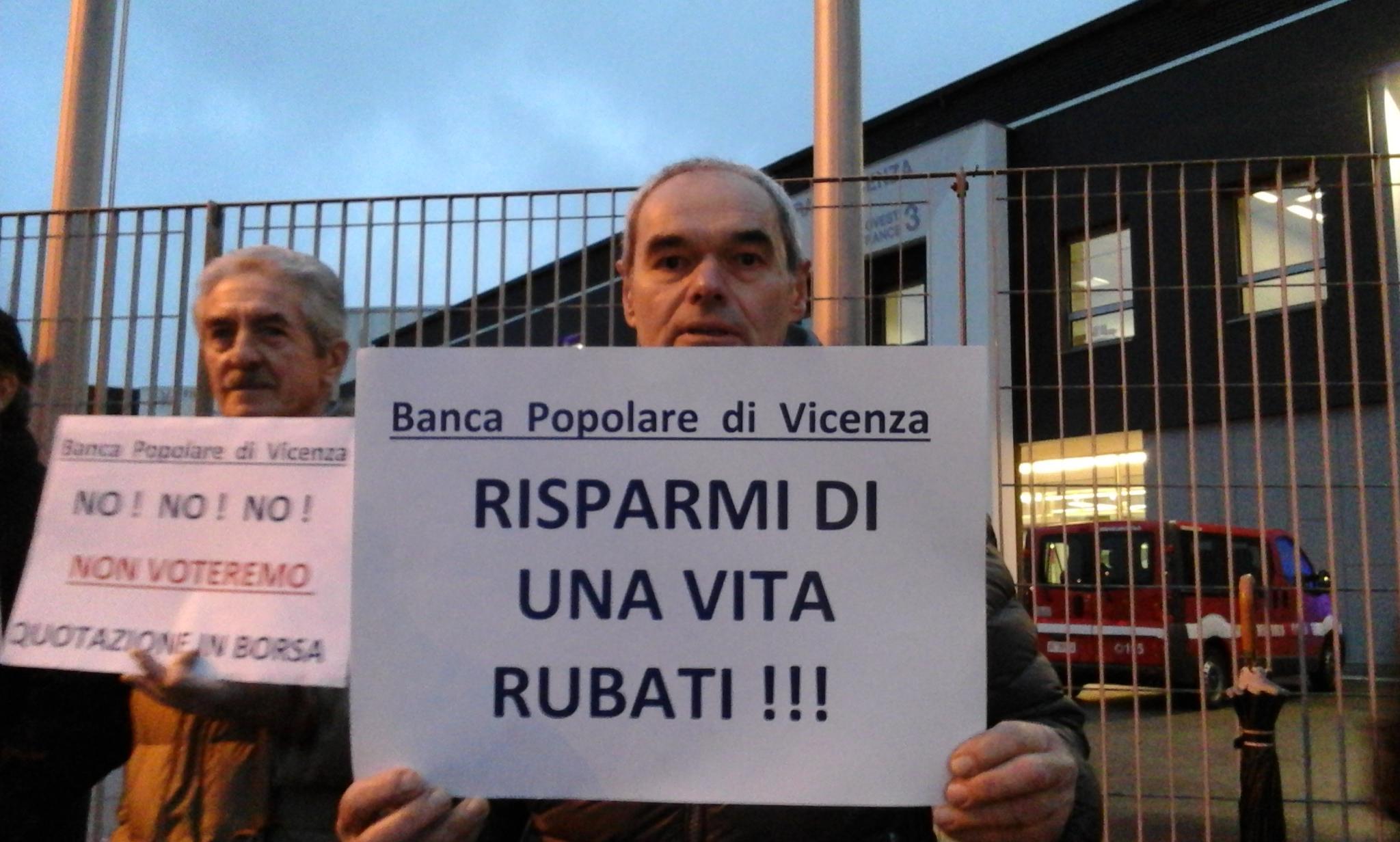 La protesta di un risparmiatore contro la Popolare di Vicenza