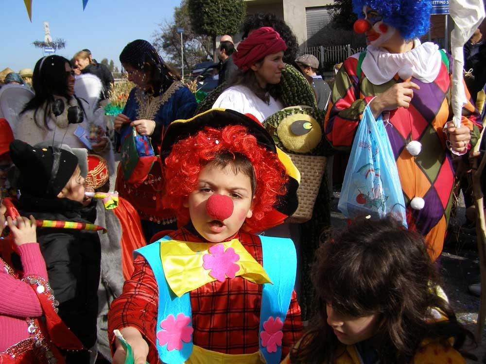 A Iglesias esplode il carnevale: in piazza maschere, giocolieri e chef