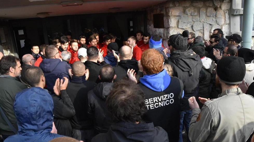 «Smettete di giocare» E Agovino lascia la città