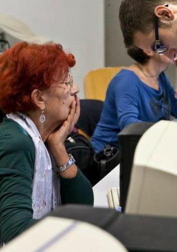 Al via il corso per insegnare l’uso del web ai meno giovani