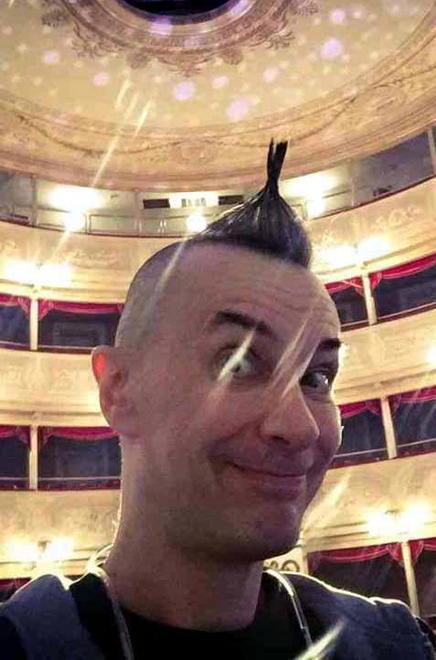 «Quindi ci laviamo i denti con il marmo di Carrara?» 
