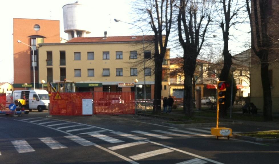 Una rotatoria al posto dell’incrocio critico 