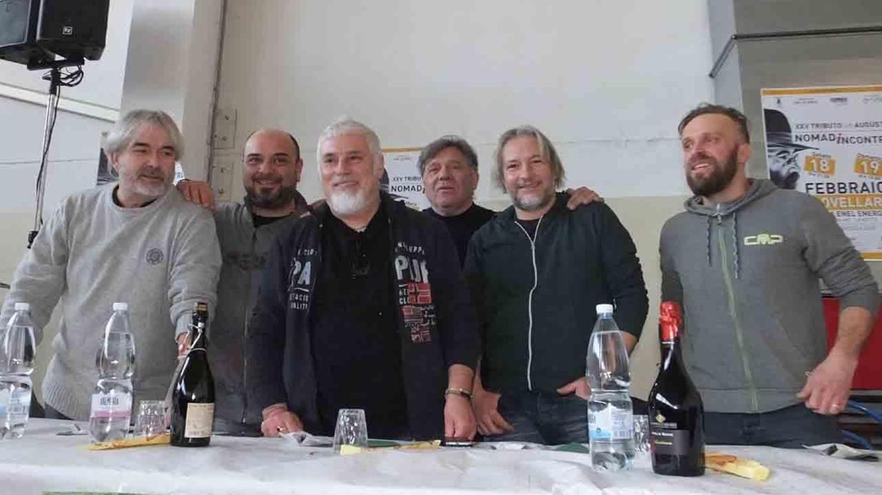 In seicento a tavola con i Nomadi