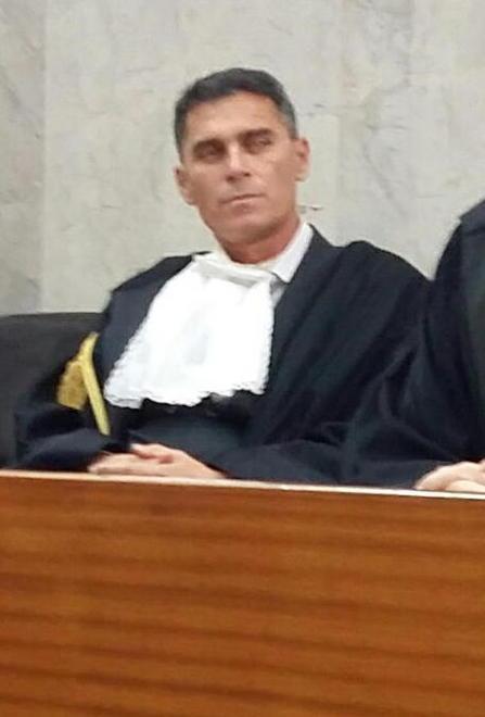 Perseguita l’avvocato della compagna da cui si sta separando 
