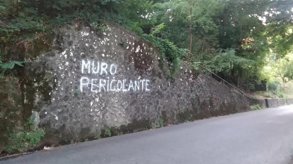 Lavori sul muro della discordia 