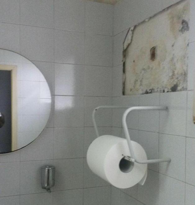 Bagni chiusi per infiltrazioni
