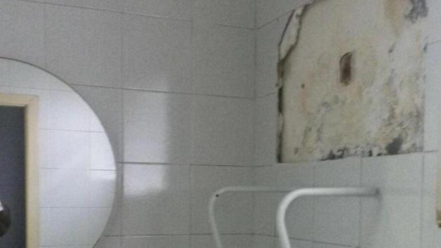 Bagni chiusi per infiltrazioni
