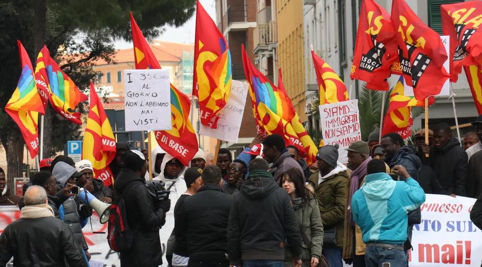 Accoglienza e permesso di soggiorno: profughi in corteo
