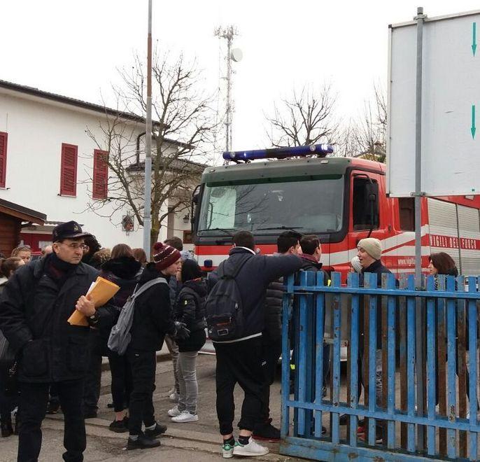 Scossa di terremoto, due scuole evacuate