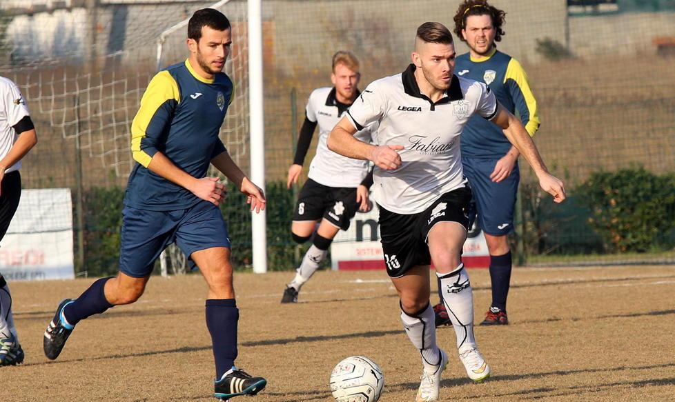 Un'azione di gioco in Terza Categoria