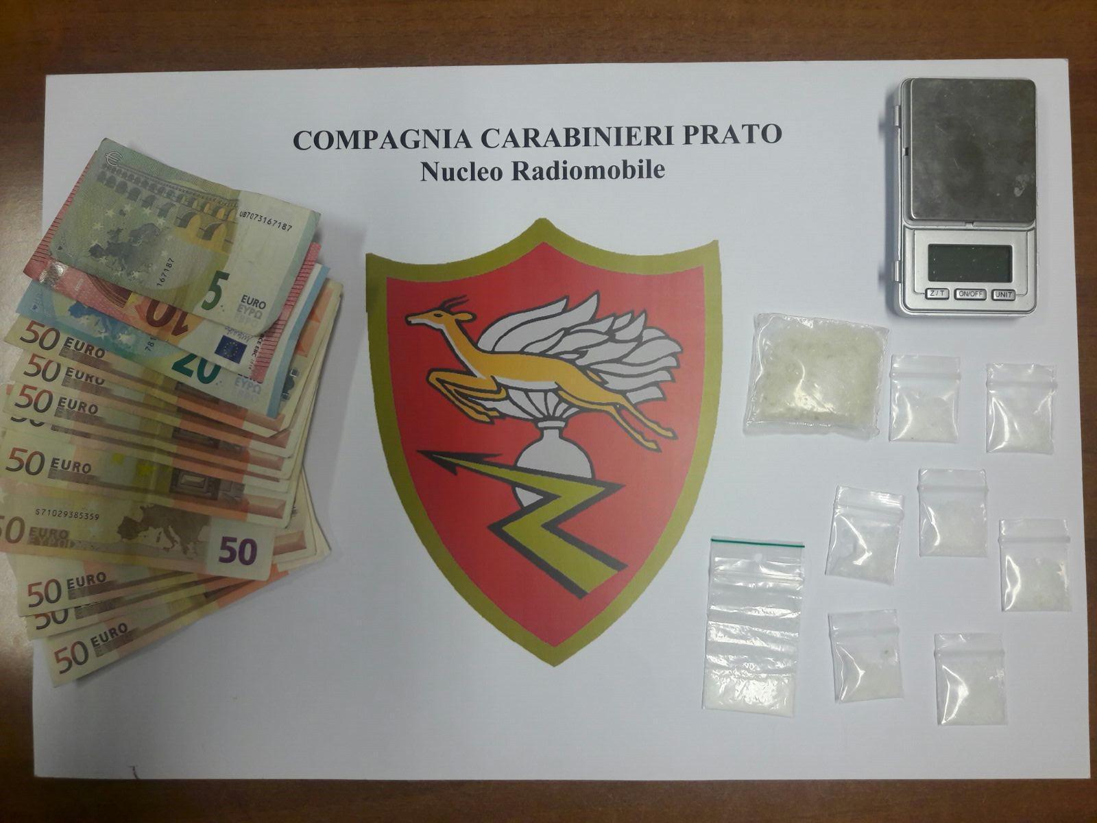 La droga e il denaro sequestrati dai carabinieri