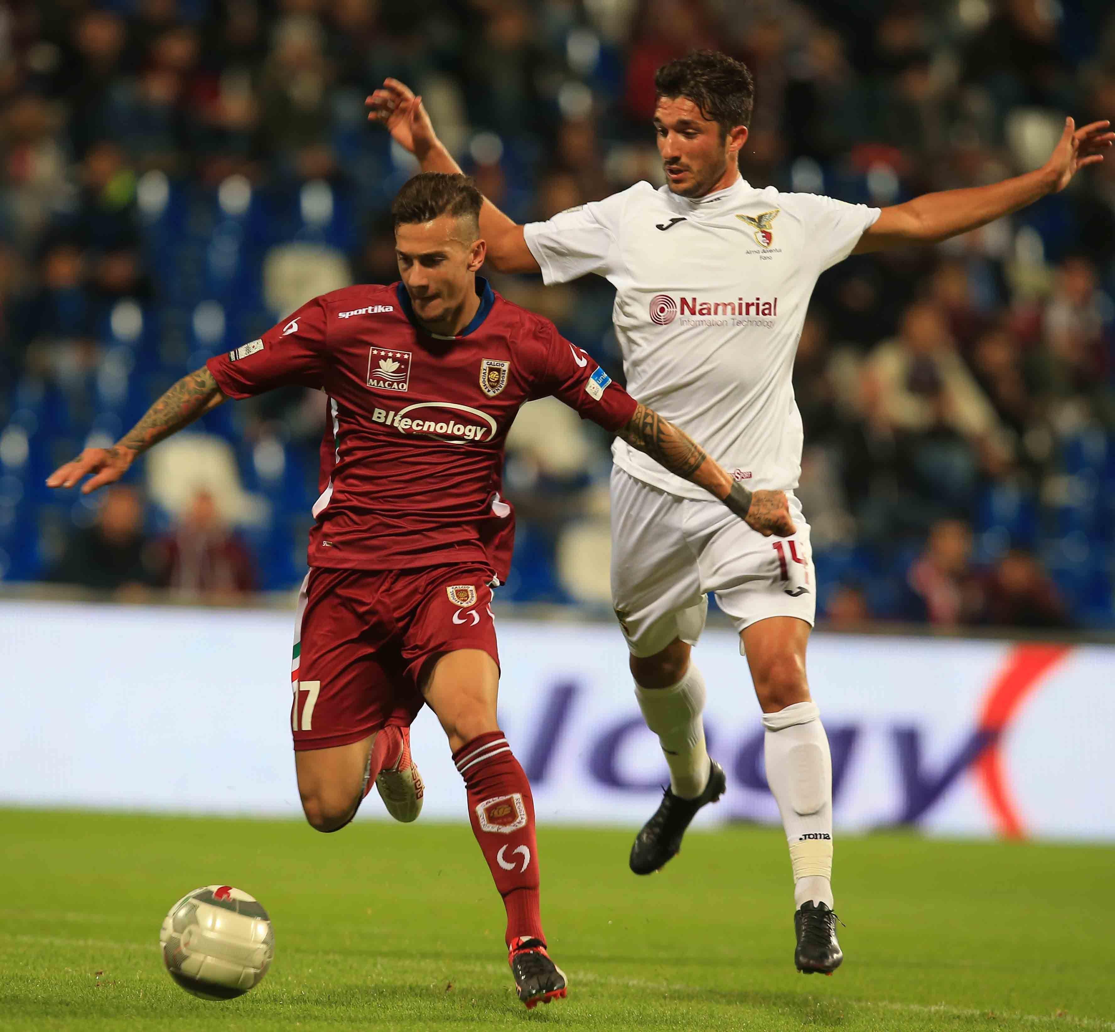 La Reggiana saluta il bomber Manconi, sulla fascia arriva Contessa 