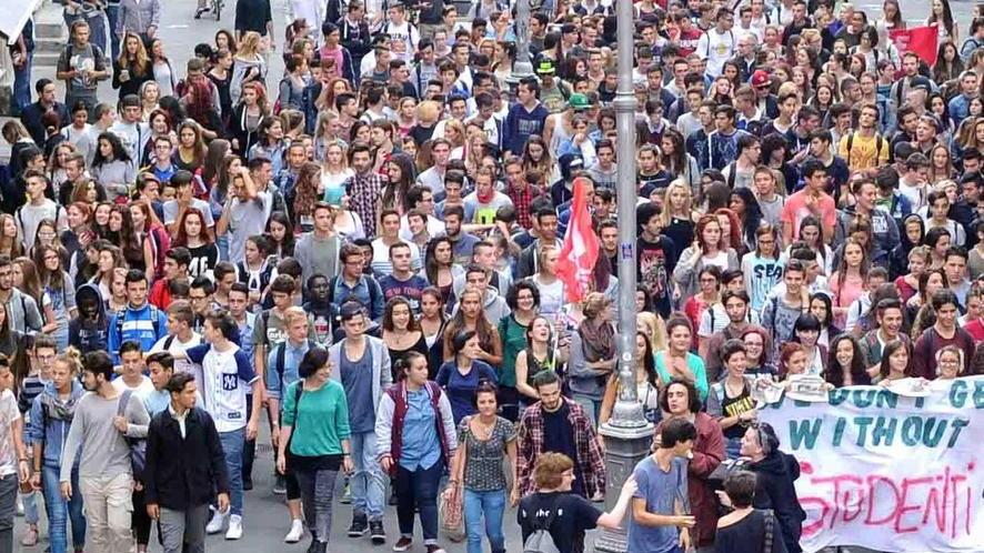 Pistoia, in strada la protesta degli studenti pistoiesi