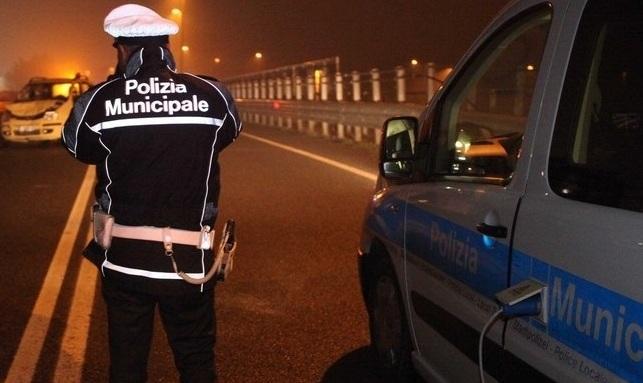 Guidano in stato d’ebbrezza, ritirate otto patenti 
