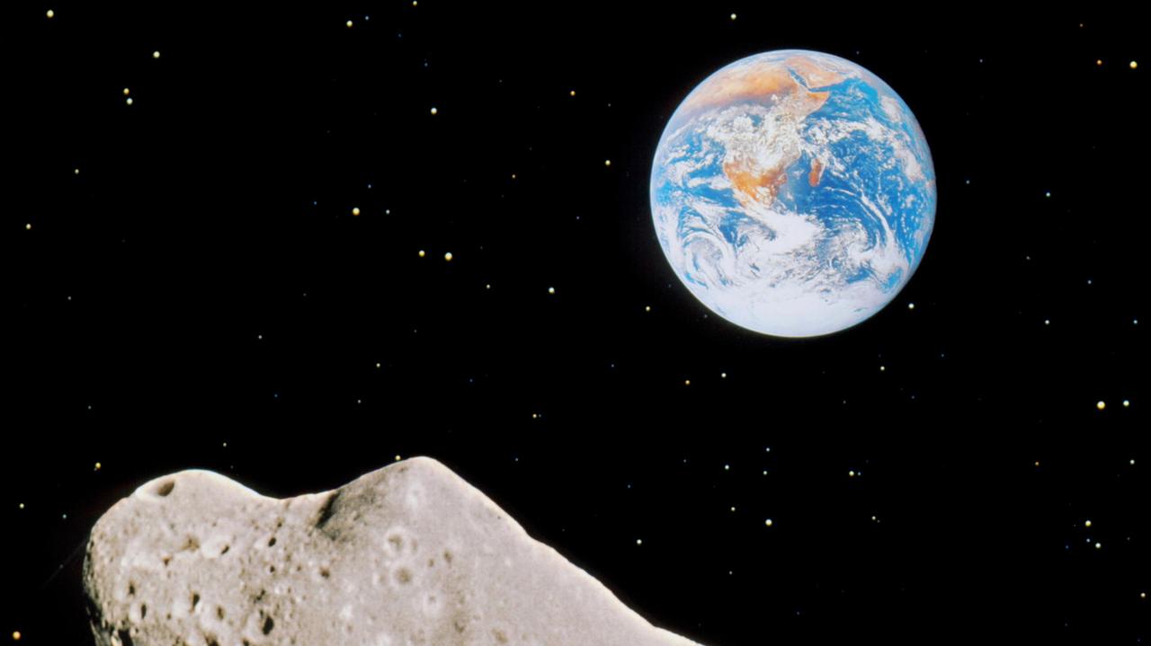 Asteroide sfiora il pianeta Terra