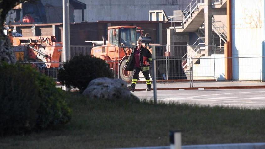 Vanno a fuoco gomme alla Ecoacciai
