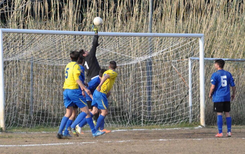 Testata a fine partita, finisce in ospedale 