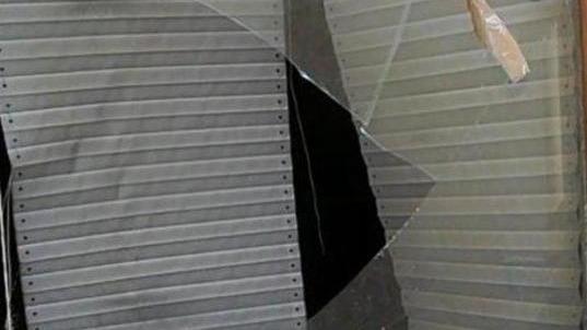 Ancora vetri rotti nel centro storico