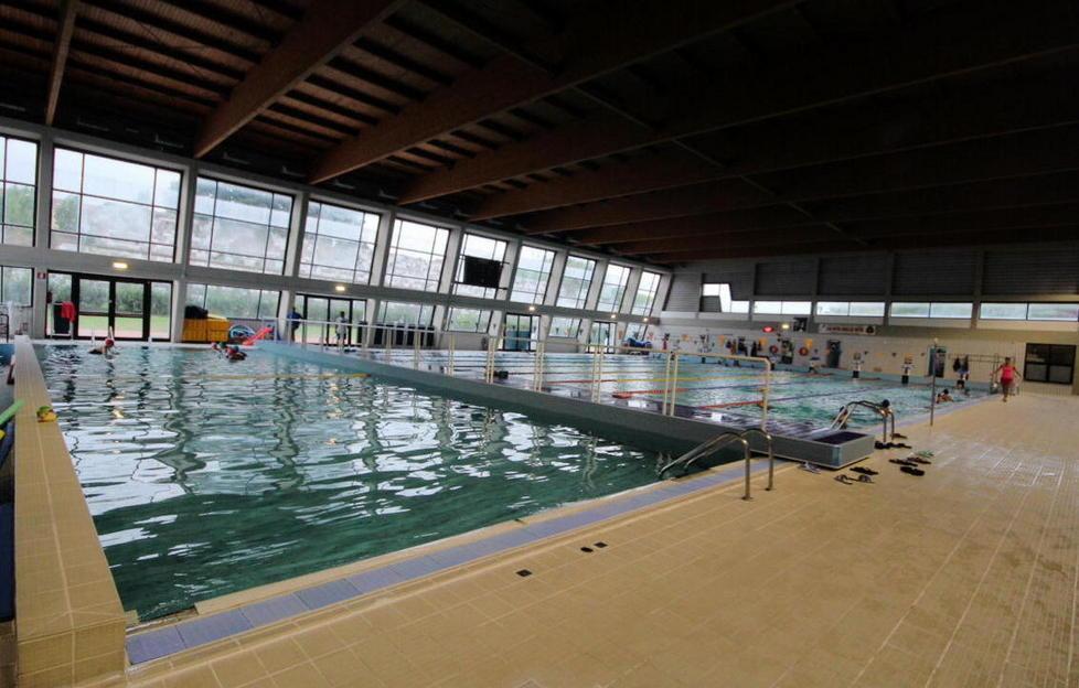 Piscine comunali, il gestore propone un rincaro delle tariffe e più sacrifici ai lavoratori: è caos 