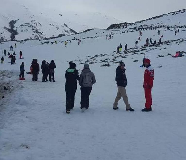 Desulo, centinaia di turisti conquistati dalla neve 