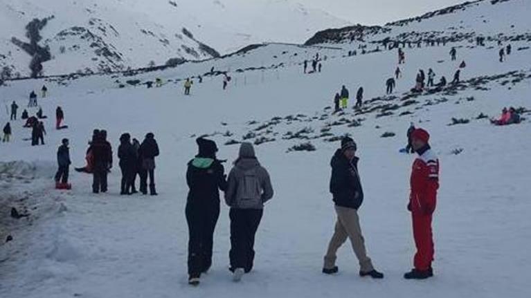 Desulo, centinaia di turisti conquistati dalla neve 