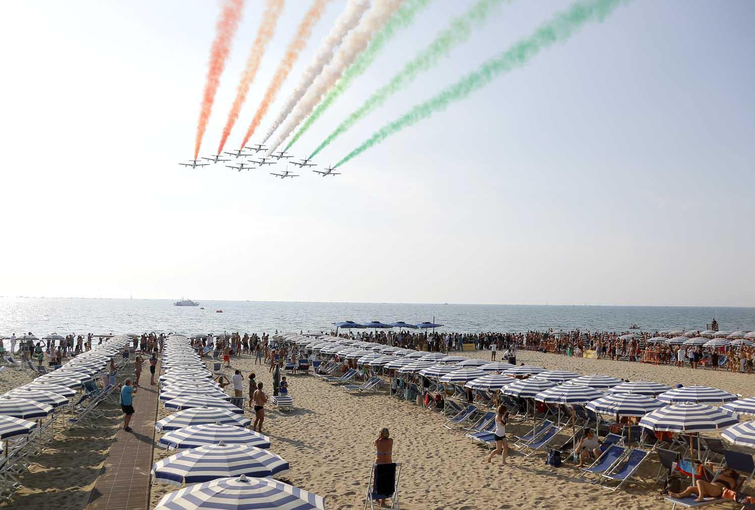 Il bis delle Frecce Tricolori sulla costa toscana - Video