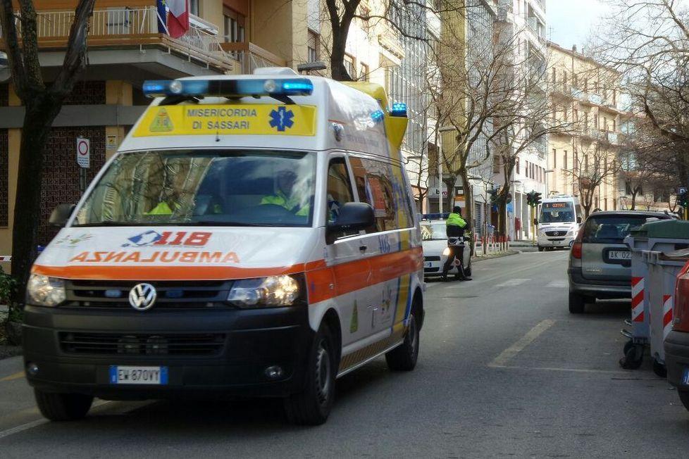 Sassari, muore in casa per malore: inutili i soccorsi 