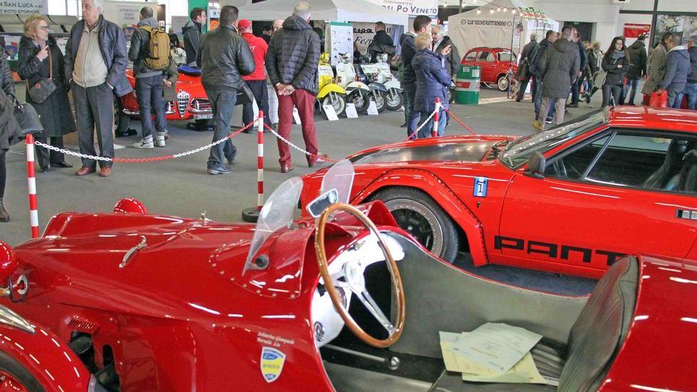 Auto e moto del passato per 13mila
