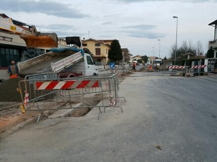 Strade colabrodo per dissesti e cantieri aperti 
