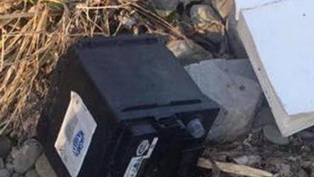 Una discarica a pochi passi dal centro del paese