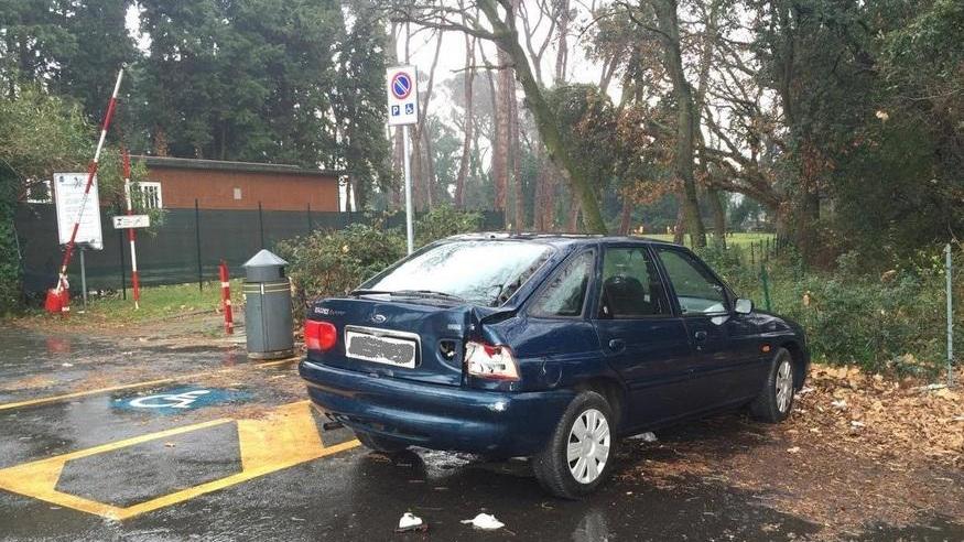 Doppia spaccata con l’auto rubata