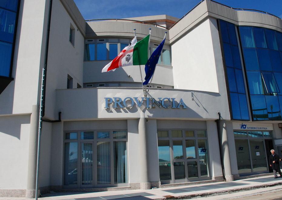 La provincia dà l'addio al palazzo di via Nanni