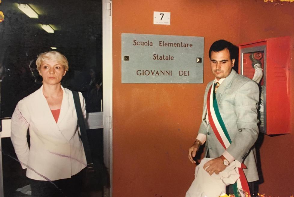 Spostata la targa dedicata all’ex sindaco