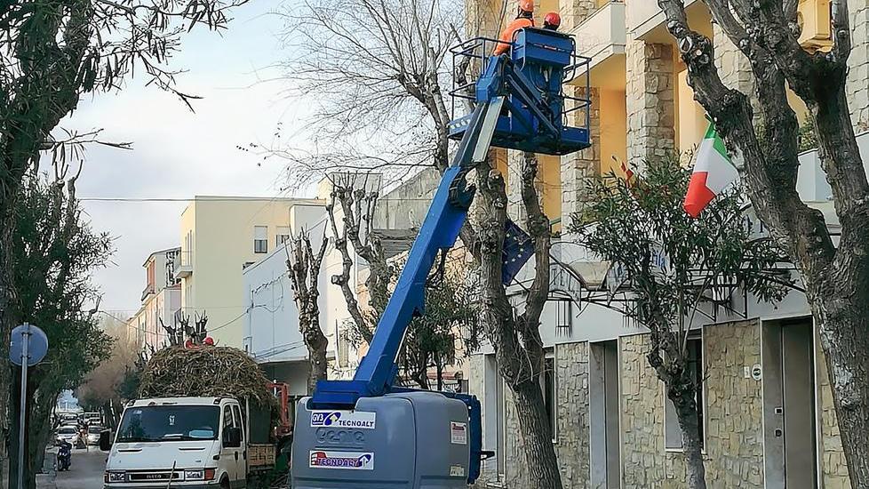Iniziano i lavori, si blocca il traffico