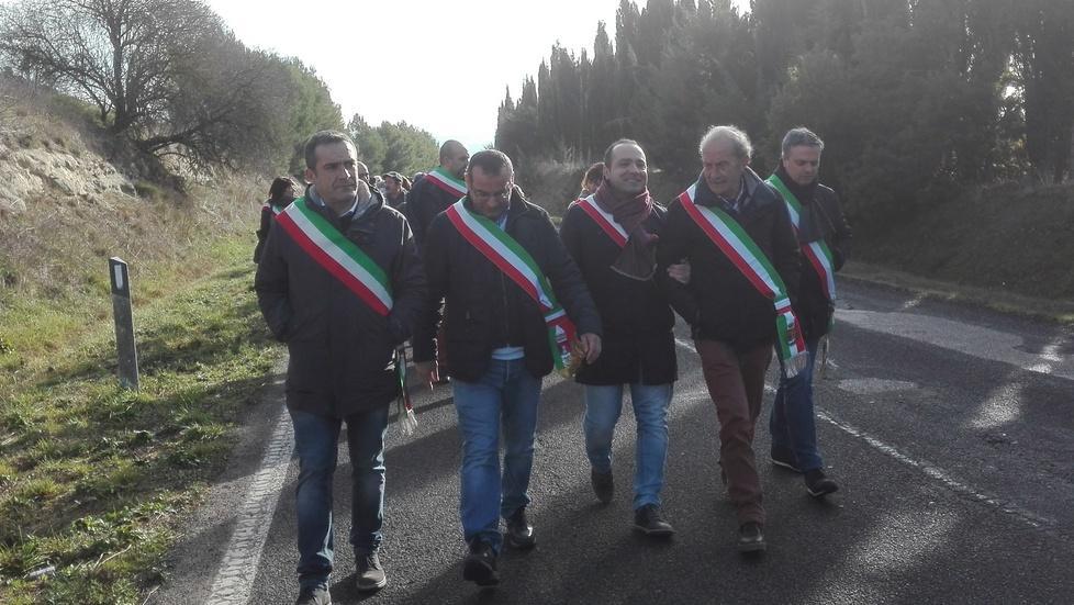 La marcia dei sindaci del Mejlogu «Sulla 131 bis si rischia la vita» 