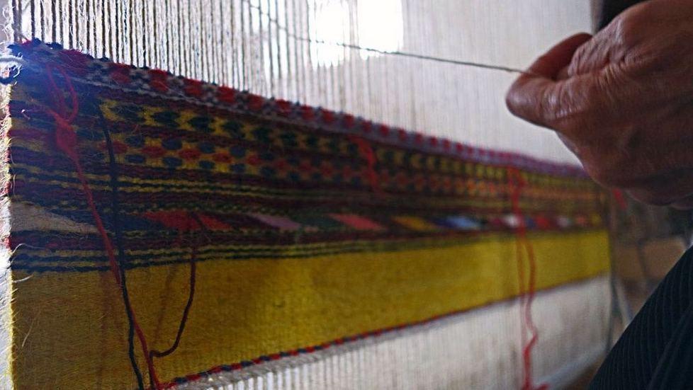 Sarule punta sull’arte del tappeto e ora formerà le sue tessitrici 