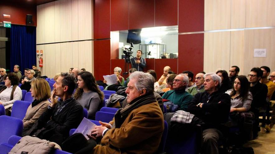 I cittadini: «Puliamo da soli i quartieri con più rifiuti»
