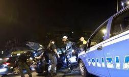Modena, ladro in fuga bloccato sull’auto grazie all’amico della derubata 